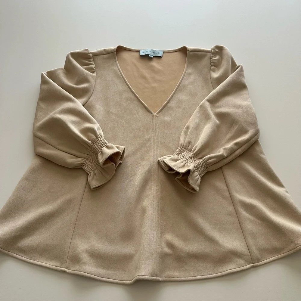 TUCKERNUCK Suede Easton V-Neck Puff Balloon Sleeve Blouse Cream Western Chic Med